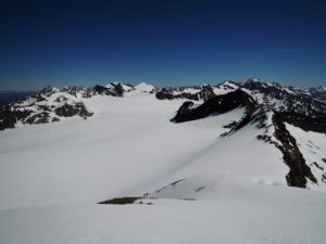 Mittlere Hintereisspitze, Blick zur Vorderen Hintereisspitze und Fluchtkogel