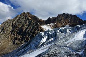 Gletscherbruch mit Westl. Seespitze und Ruderhofspitze