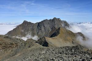 Lüsener und Hohe Villerspitze bei Hochnebel