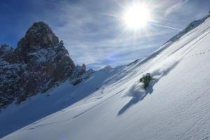 Pulverabfahrt bei Skitour